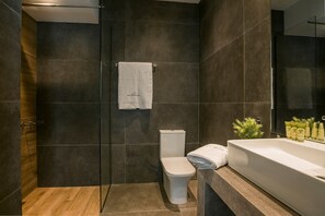 Shower, hair dryer, towels, soap - Villa Amarylis - Ionian Treasure Villas (Pesada)