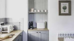 A kitchen with a bread maker, toaster, and a loaf of bread on the counter. - Tastefully furnished spacious cottage - perfect for family gatherings! (Buckland Newton)