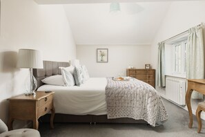 3 slaapkamers, een strijkplank/strijkijzer, gratis wifi, beddengoed