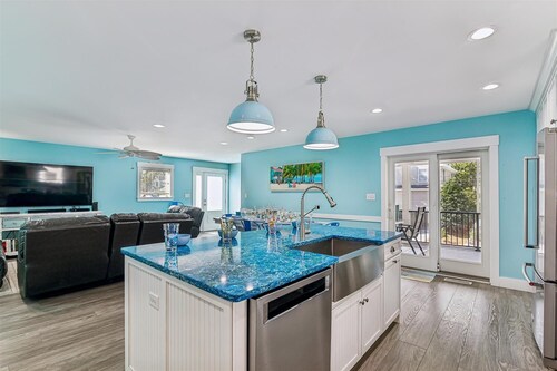 7BR Pet-Friendly Home w/ EV Charger & Room for 18+ Guests