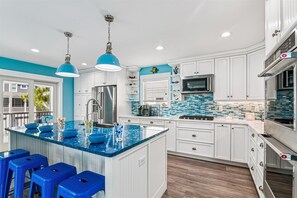 Kühlschrank, Mikrowelle, Geschirrspüler