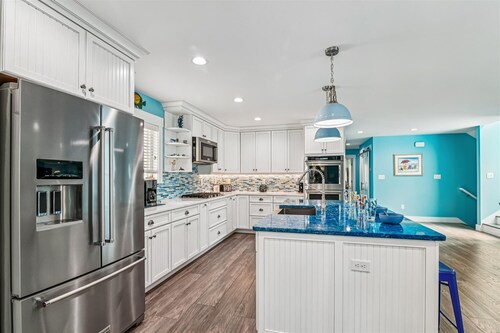 7BR Pet-Friendly Home w/ EV Charger & Room for 18+ Guests