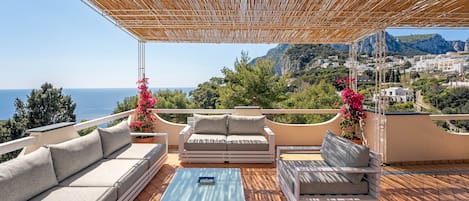 Penthouse có tầm nhìn toàn cảnh, 2 phòng ngủ, quang cảnh biển, cao tầng | Ngoại thất