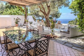 Premium-Apartment, 2 Schlafzimmer, Meerblick, Meerseite | Terrasse/Patio