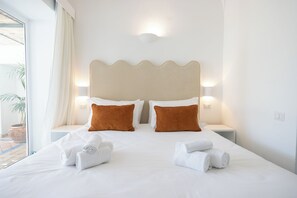 Deluxe-Apartment, 2 Schlafzimmer, Gartenblick, zum Garten hin | Italienische Bettbezüge von Frette, hochwertige Bettwaren
