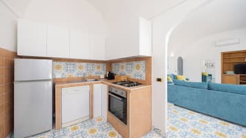Penthouse panorámico, 2 habitaciones, vista al mar, torre | Cocina privada | Refrigerador con congelador, microondas y parrilla de estufa