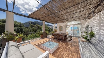 Appartamento Premium, 2 camere da letto, vista mare, fronte mare | Terrazza/patio