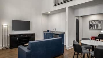 Loft presidencial | Cofres nos quartos, ferros/tábuas de passar roupa, Wi-Fi de cortesia