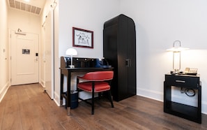 1 bedroom, in-room safe, iron/ironing board, free WiFi