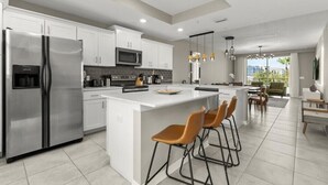 Coffee/tea maker, fridge, microwave, oven - 2 Bedrooms/ 2 Bathrooms/ Storey Lake (4731-204CT) (Kissimmee)