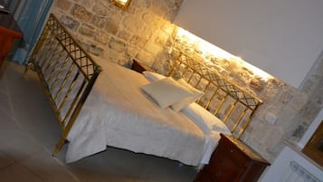 Comfort Triple Room | Memory foam beds, individually furnished, desk, laptop workspace