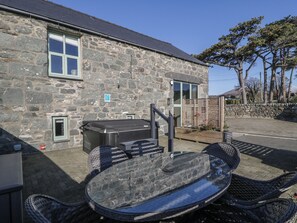 Cottage | Outdoor dining - The Barn by Lyons (Talybont)