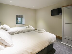 3 bedrooms, individually decorated, individually furnished, free WiFi - The Barn by Lyons (Talybont)