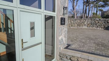 Cottage | Exterior detail