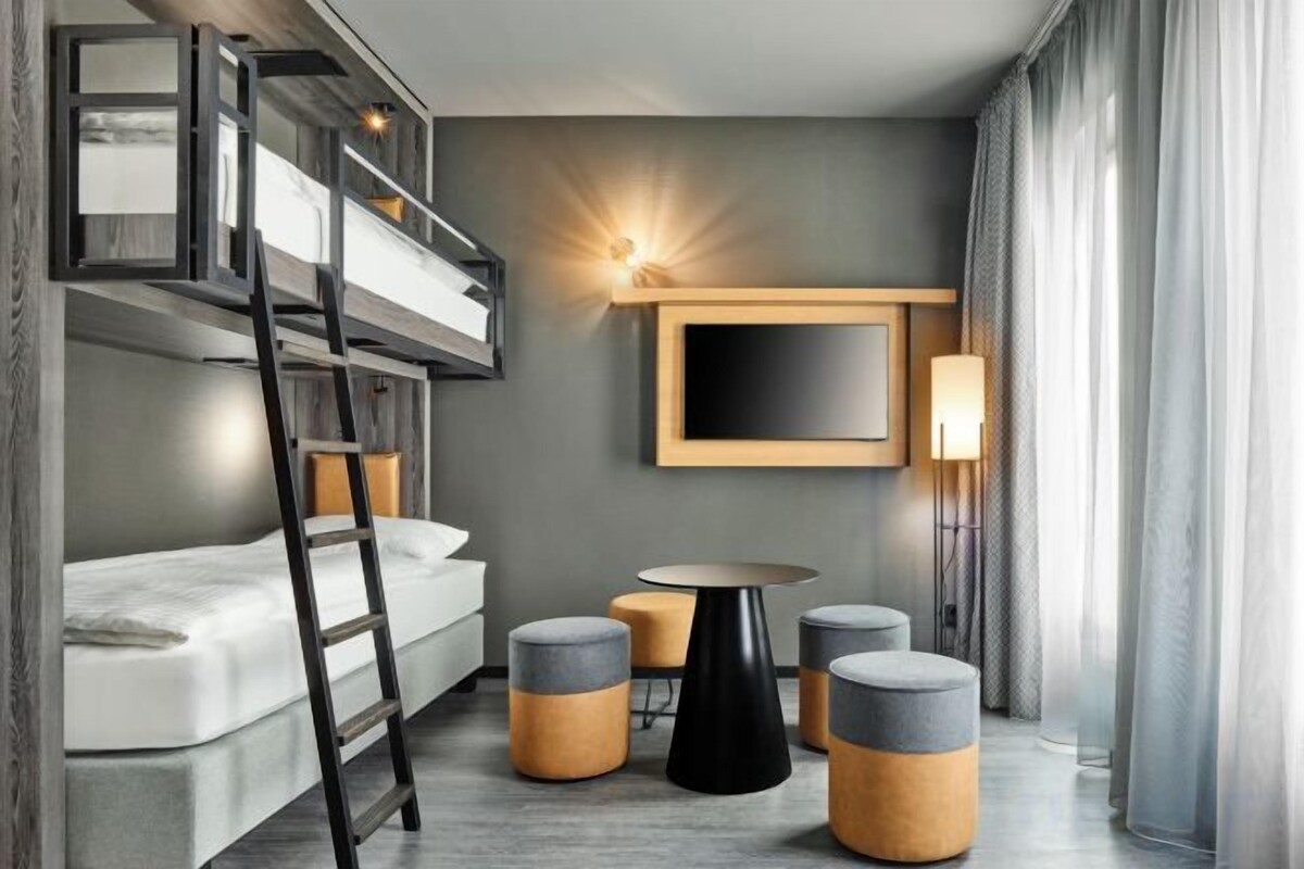 Hypo-allergenic bedding, soundproofing, free WiFi, bed sheets