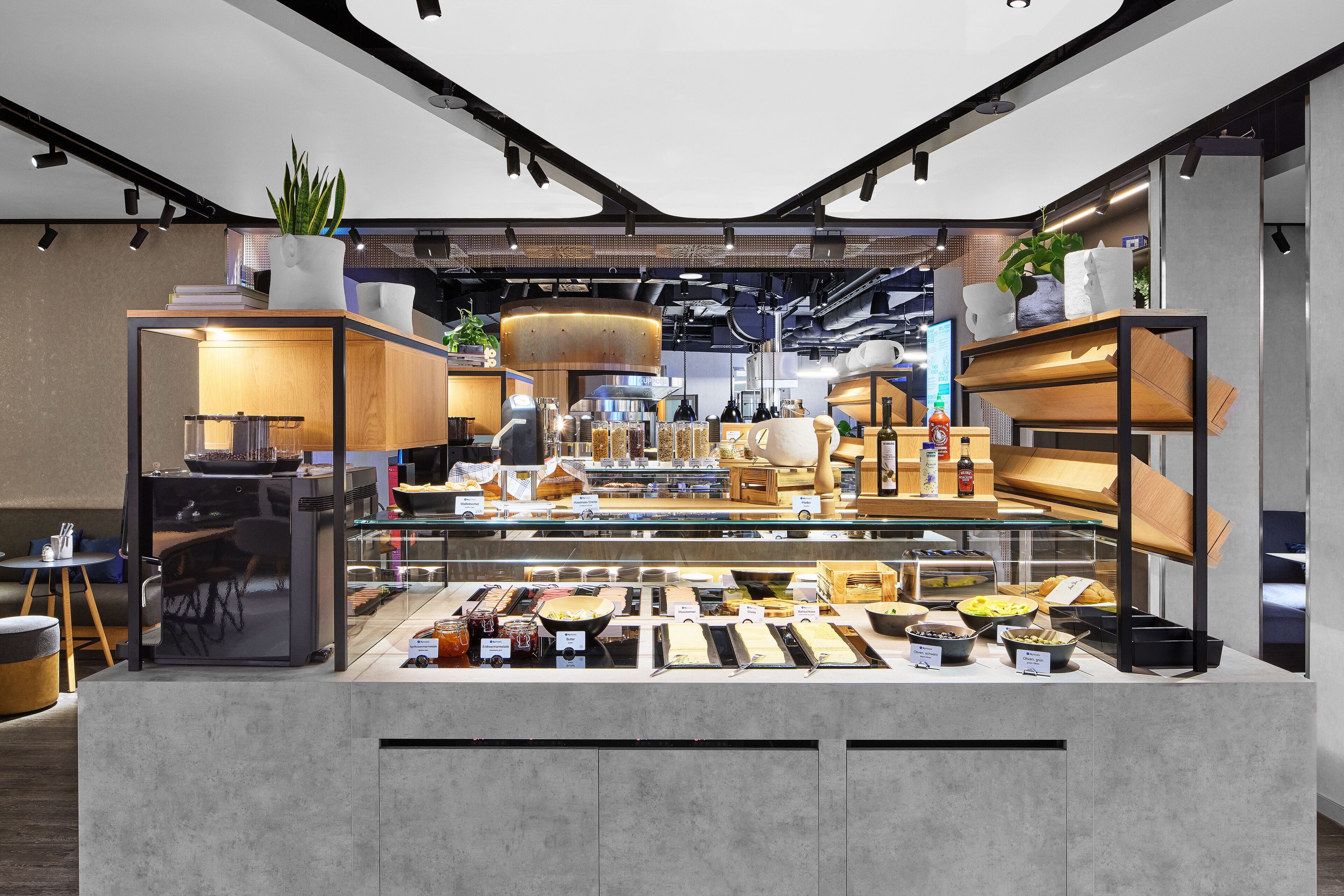 Café da manhã com buffet grátis todos os dias