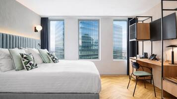 Bureau, espace de travail pour ordinateur portable, rideaux occultants