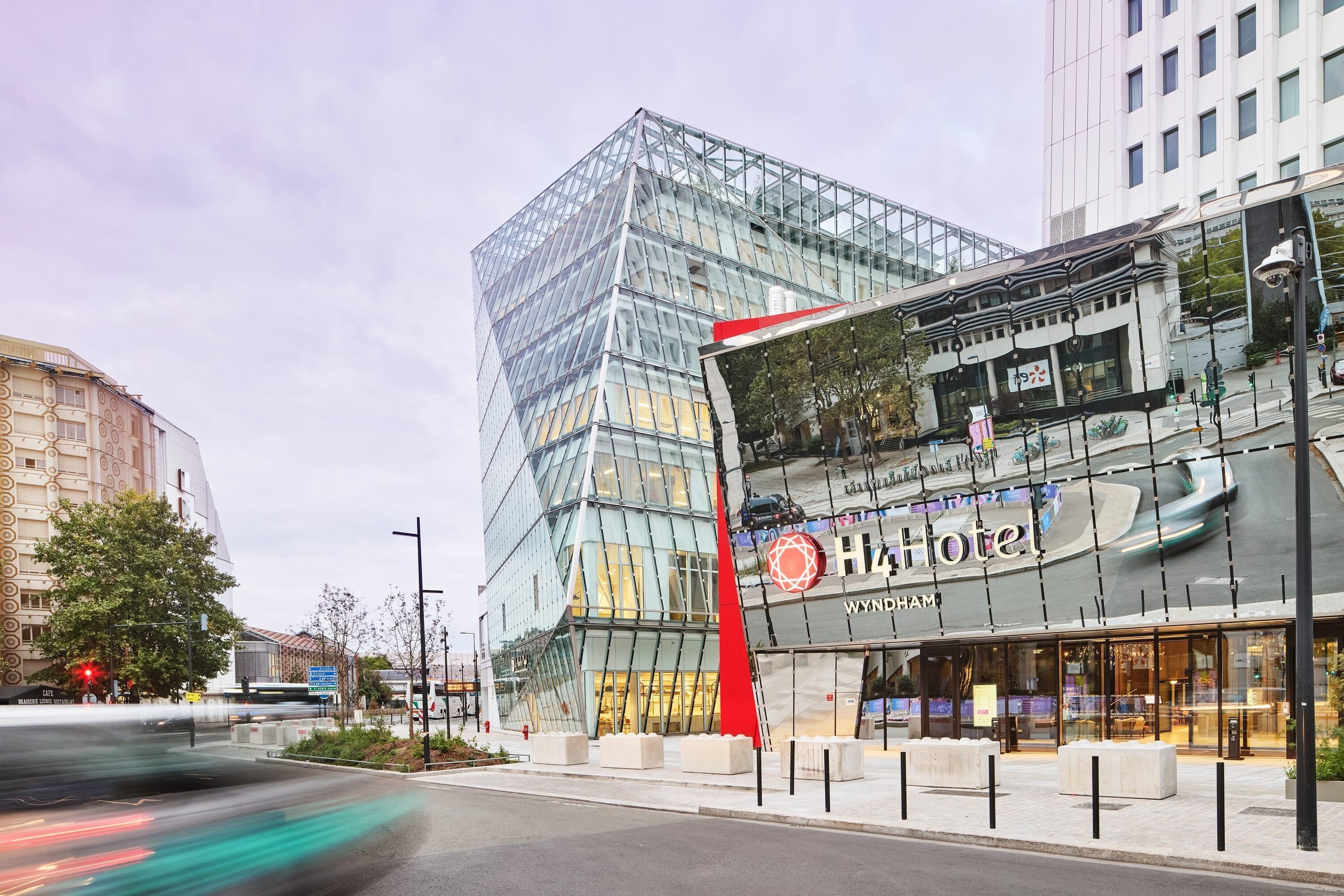 المنشأة من الخارج