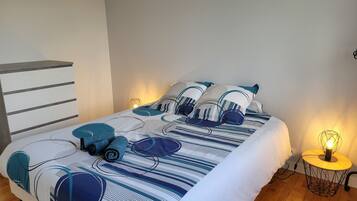 4 bedrooms, iron/ironing board, travel crib, free WiFi