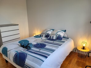 4 chambres, fer et planche à repasser, lit parapluie, Wi-Fi gratuit