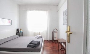 3 chambres, fer et planche à repasser, Wi-Fi gratuit, draps fournis