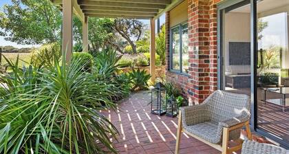 Coastal meets Country at this Ventnor Beach Escape