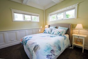 1 bedroom, iron/ironing board, travel cot, WiFi