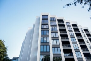 Exterior - Chic Luxury Studio in Atlanta - Ideal VRBO Retreat for Your City Escape! (Atlanta)