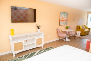 WiFi (無料)、ベッドシーツ