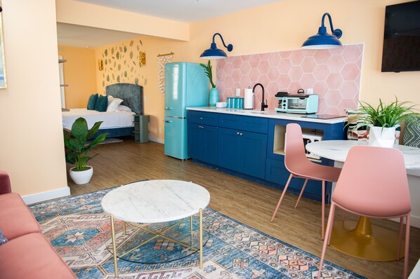 Interior - Sunburst Inn The Beachfront Suite - Room 11 (Indian Shores)