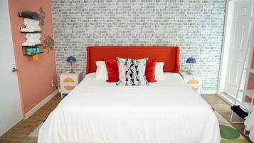 WiFi (free), bed sheets