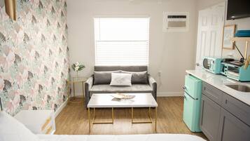 WiFi (free), bed sheets