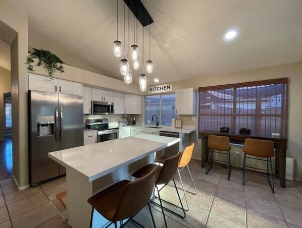 冰箱、微波炉、烤箱、炉灶