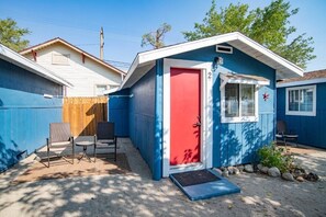 Exterior - Mt Williamson Motel and Basecamp (Independence)