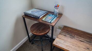 Decoración personalizada, muebles diferentes y wifi gratis