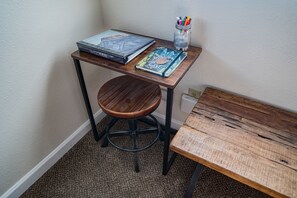 Decoración personalizada, muebles diferentes y wifi gratis