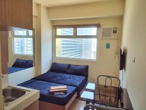 1 bedroom - 29 Fancy Condo w/ unli WiFi & Netflix @ the Metro (Highway Hills Mandaluyong City)