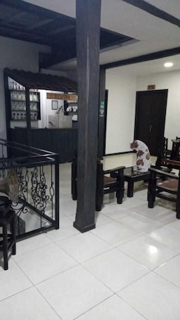 Family Triple Room | Living area | 32-inch flat-screen TV with cable channels. Hotel Río de Oro
