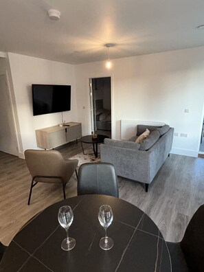 Apartment | Living area - Immaculate 2-bed Apartment in London (London)
