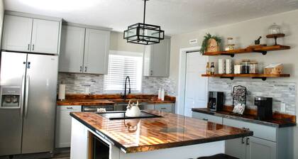 5 Bed 2 Bath Hot Tub Grill Pizza Oven Pets