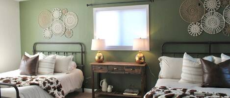 4 bedrooms, desk, iron/ironing board, travel crib