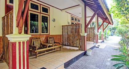 Hotel O Losmen Tjabe Merah Near Alfamart Bintaro