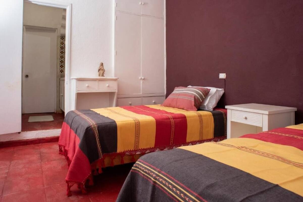 Free WiFi, bed sheets