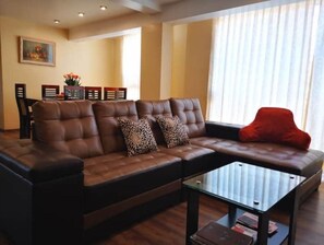 Living area - Spacious apartment in the historic center of Cusco (Cusco)