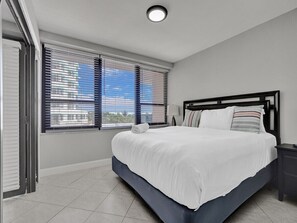 2 habitaciones, tabla de planchar con plancha y cuna de viaje 