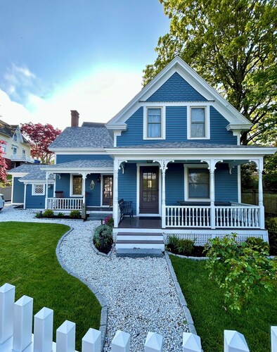 The Secret Mermaid in downtown Mystic! Beautiful & just remodeled!