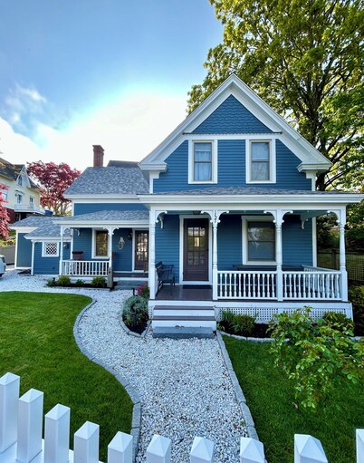 The Secret Mermaid in downtown Mystic! Beautiful & just remodeled!