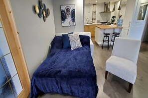 Smart-TV, Kamin, Arbeitsbereiche