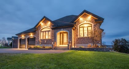 Waterfront Oasis: Luxury Retreat Between Ottawa and Montreal