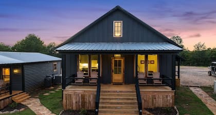 The Hendo - Cabin #3 - Ultimate Getaway